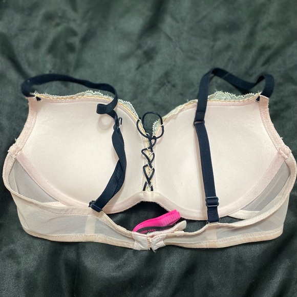 Beyond Sexy Lasenza Strappy Bra - Picture 2 of 3